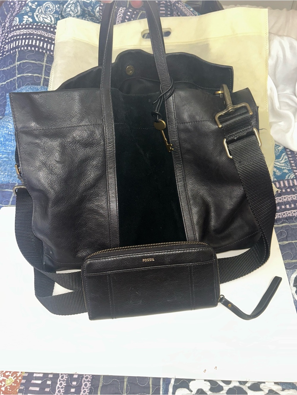 Fossil LRG Carmen Black Leather/Suede Tote with Adj Strap & Zip Rnd Wristlet